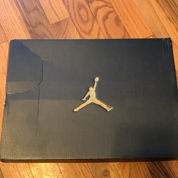 Selling Air Jordan 1 Mid SE ‘Diamond’. Size 8.5 Good condition Semi New. - Picture 5 of 11